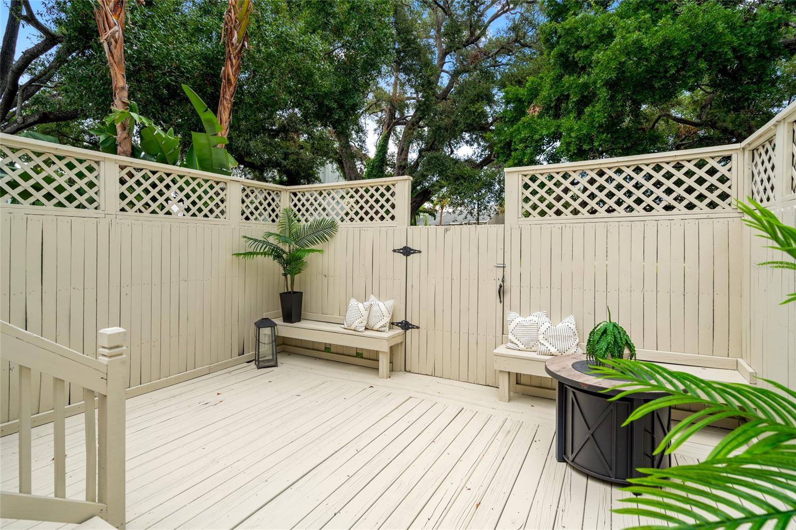 THE VILLAS OF BAY VILLA PLACE - Residential Lease