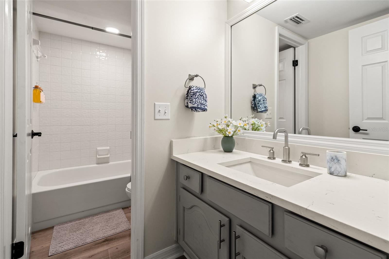 THE VILLAS OF BAY VILLA PLACE - Residential Lease