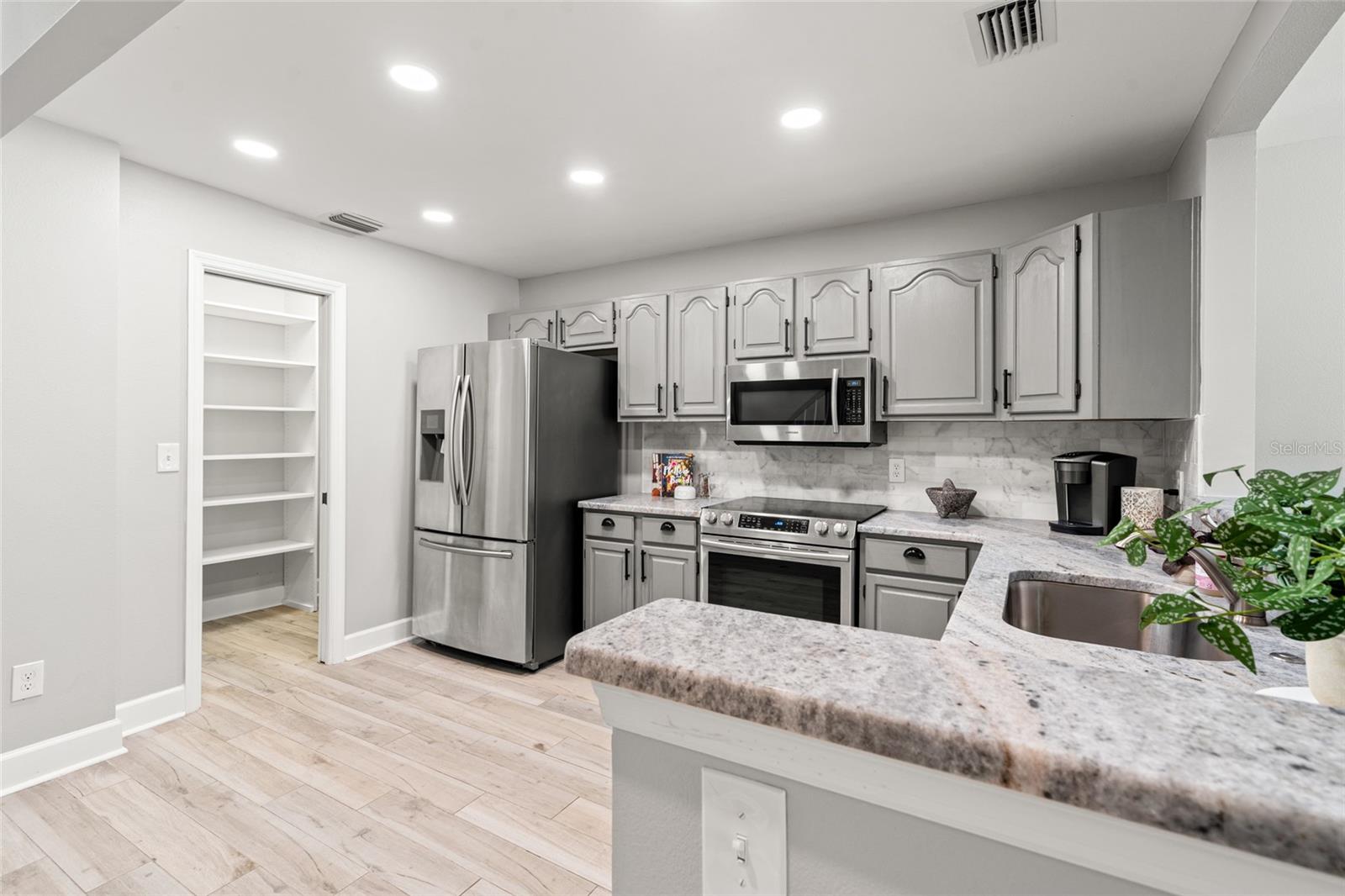 THE VILLAS OF BAY VILLA PLACE - Residential Lease