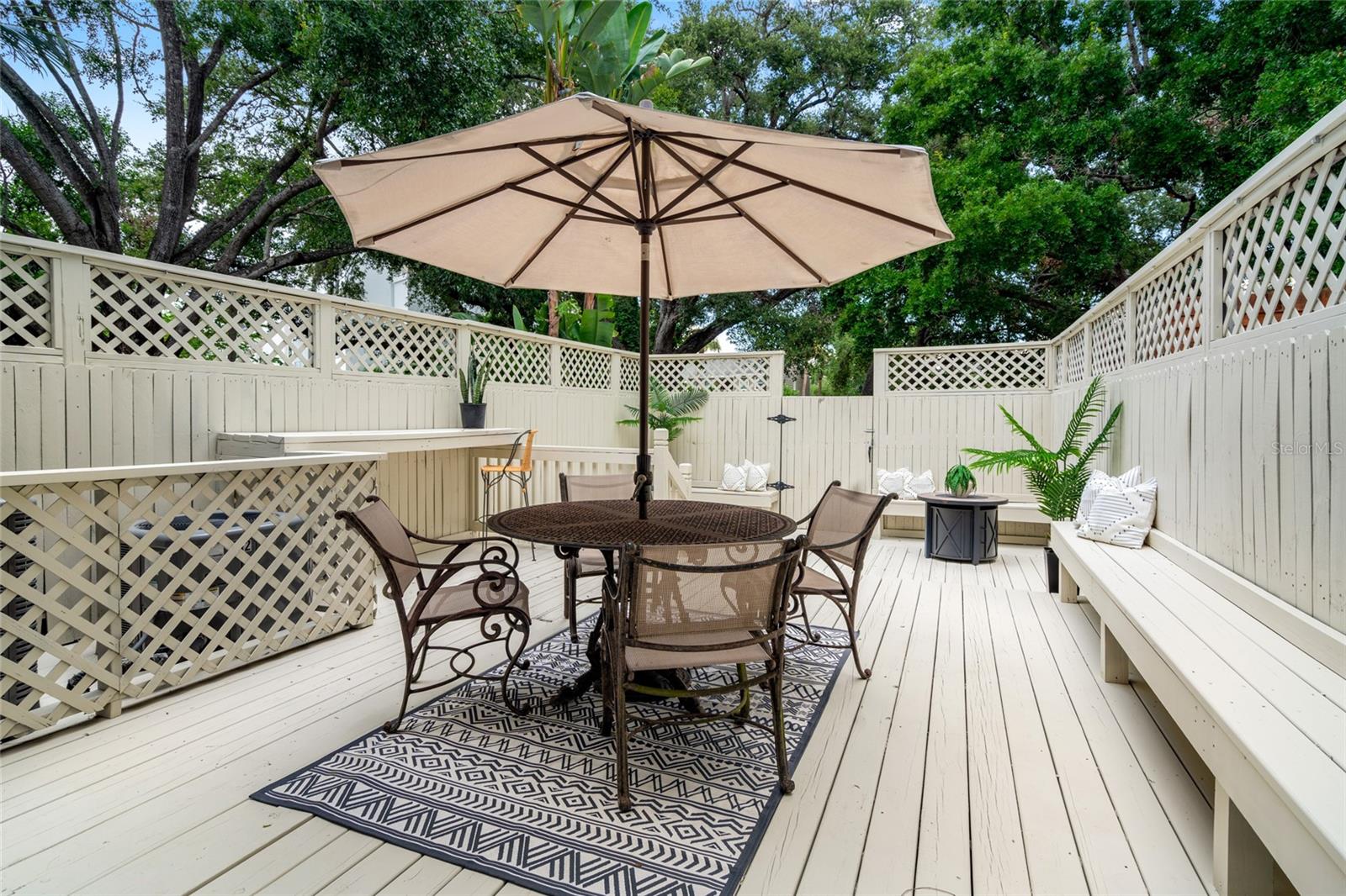 THE VILLAS OF BAY VILLA PLACE - Residential Lease