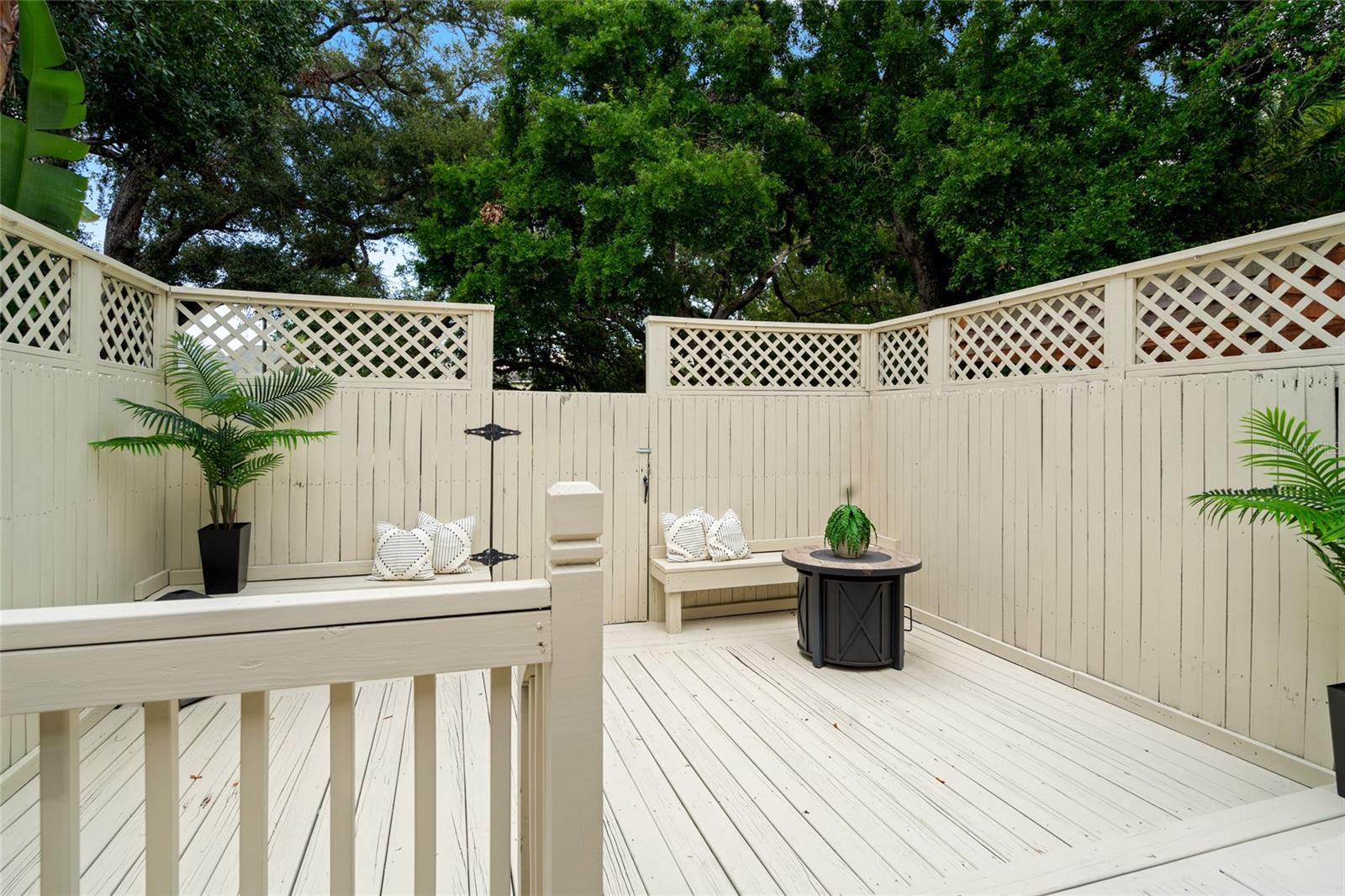 THE VILLAS OF BAY VILLA PLACE - Residential Lease