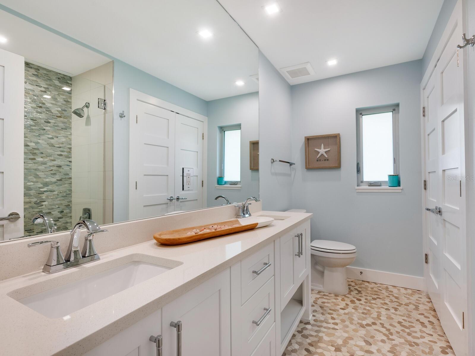 SIESTA ISLES - Residential