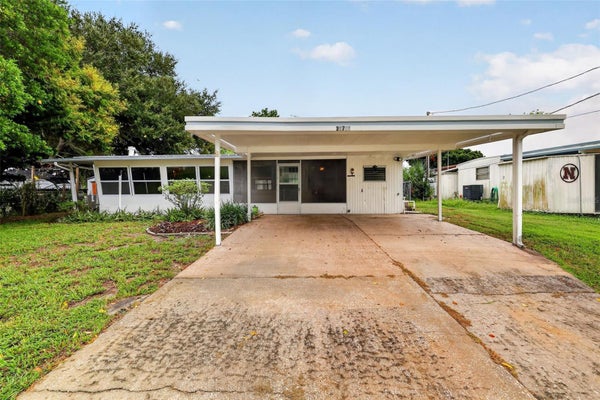 31722 IMPERIAL DR, TAVARES, FL 32778 - Image 9b2e2734e685d574f3f0d6641ff2ff54/2870781624
