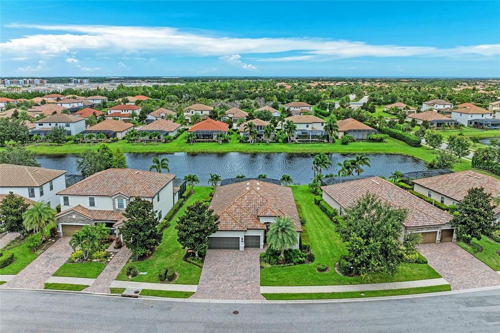 Photo of 13117 Ramblewood Trail, Bradenton, FL 34211 (MLS # A4663386)
