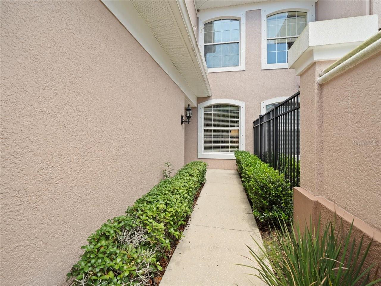 897 LANTERN WAY