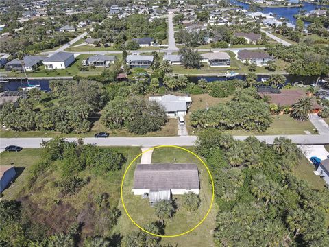 A home in PORT CHARLOTTE