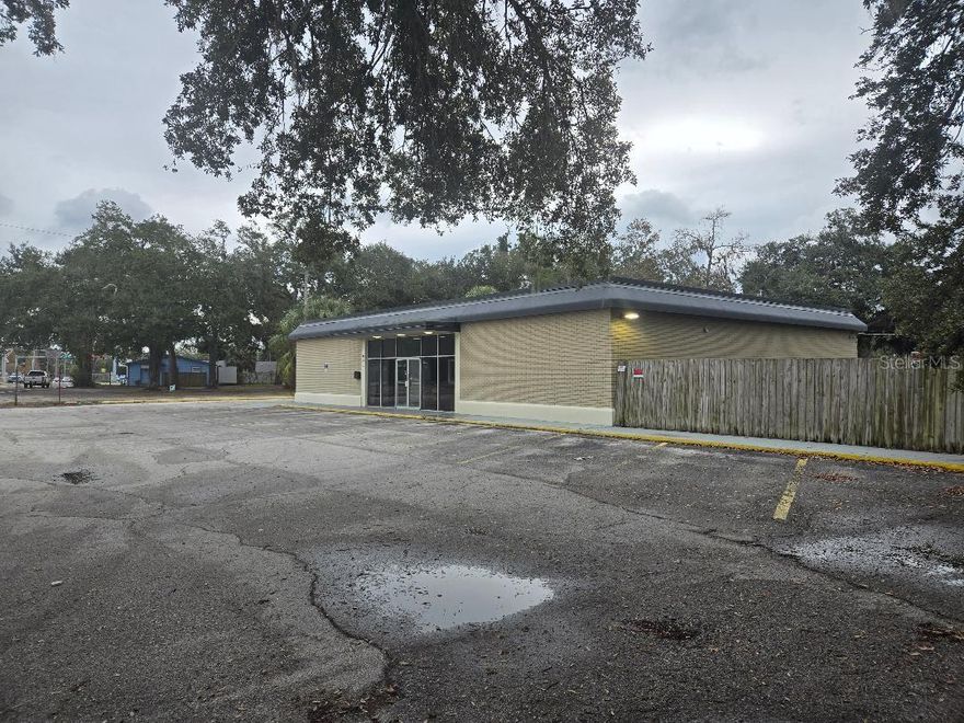 Very versatile in great location. Fronting on Riverview Drive just west of US 301 in busy and
growing Riverview Florida. Large fully paved asphalt skirt around this nearly 4,500 total sq ft
masonry building on a fenced .7 acre mol lot. Great frontage and visibility along this primary
connector between 301 and US 41 making commutes to Tampa and surrounding points a
breeze. Building is well suited for multiple uses with several large rooms, 3 bathrooms, kitchen,
reception area, etc. Has most recently been used as main office for services contractor and day
school. Parking lot in front and access to rear of building via gated access alongside of building.
Open storage in back. Building has loading dock with ramp access at rear of building. 250 amp
service to property. Very EZ to show.