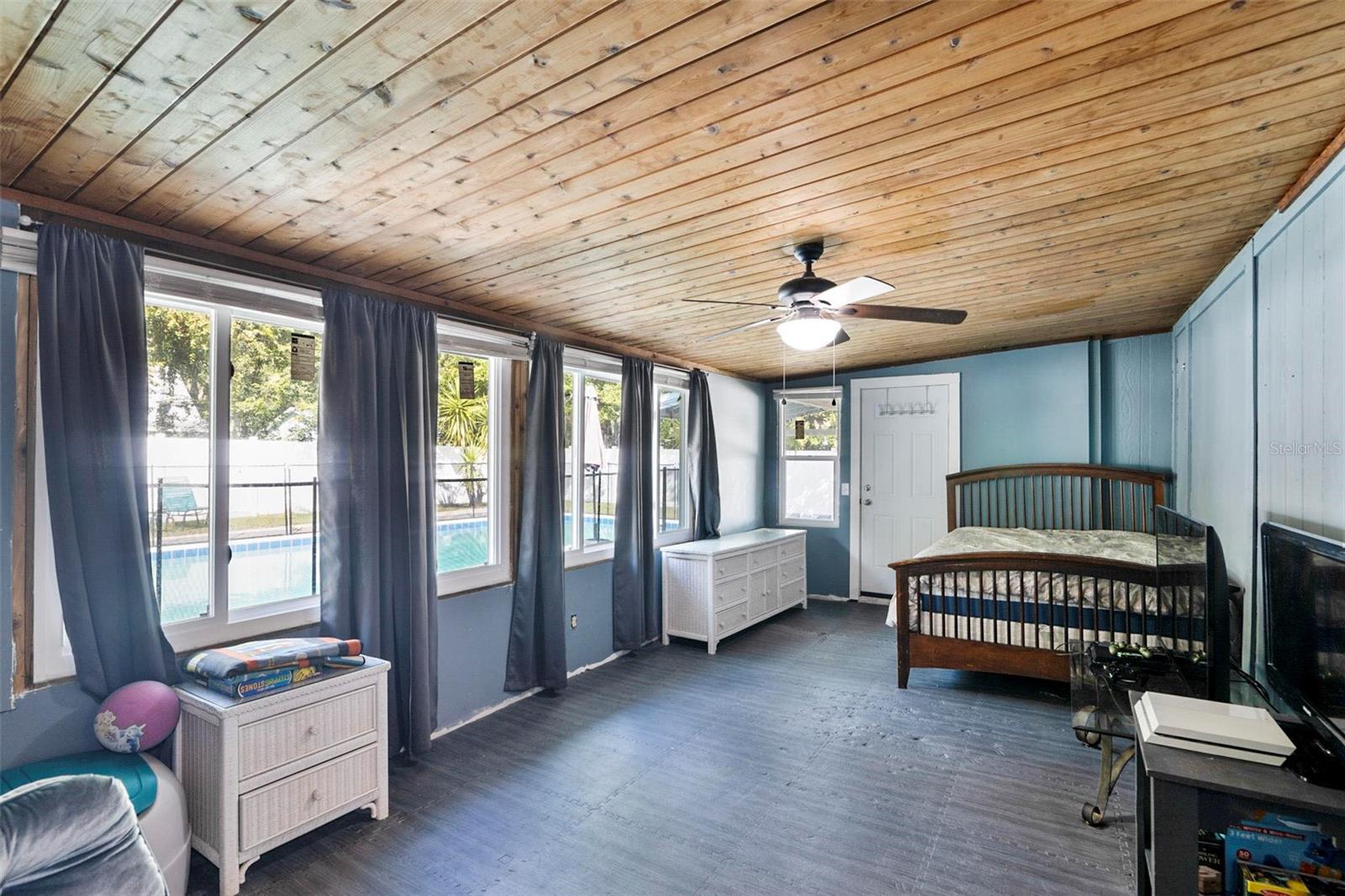 4742 - FL SHORES-BETWEEN 17TH&AMP;AND20THS - Residential