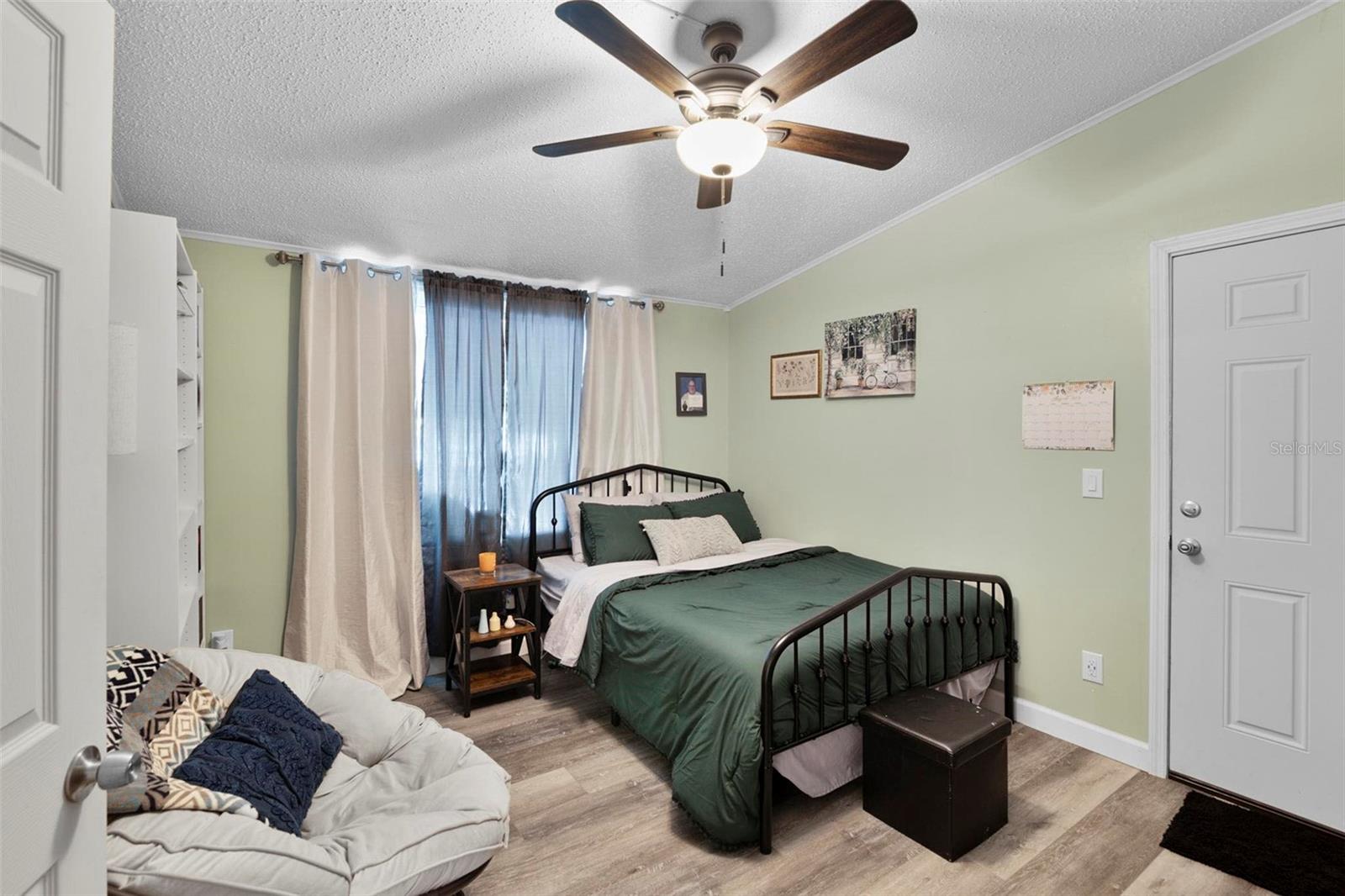 4742 - FL SHORES-BETWEEN 17TH&AMP;AND20THS - Residential