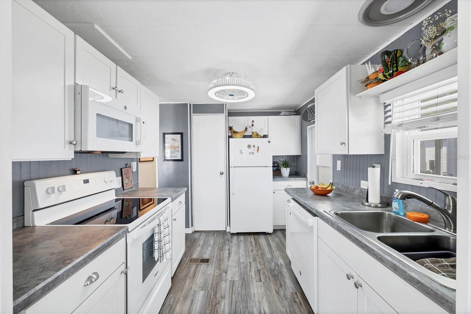 OAKWOOD MANOR - Residential