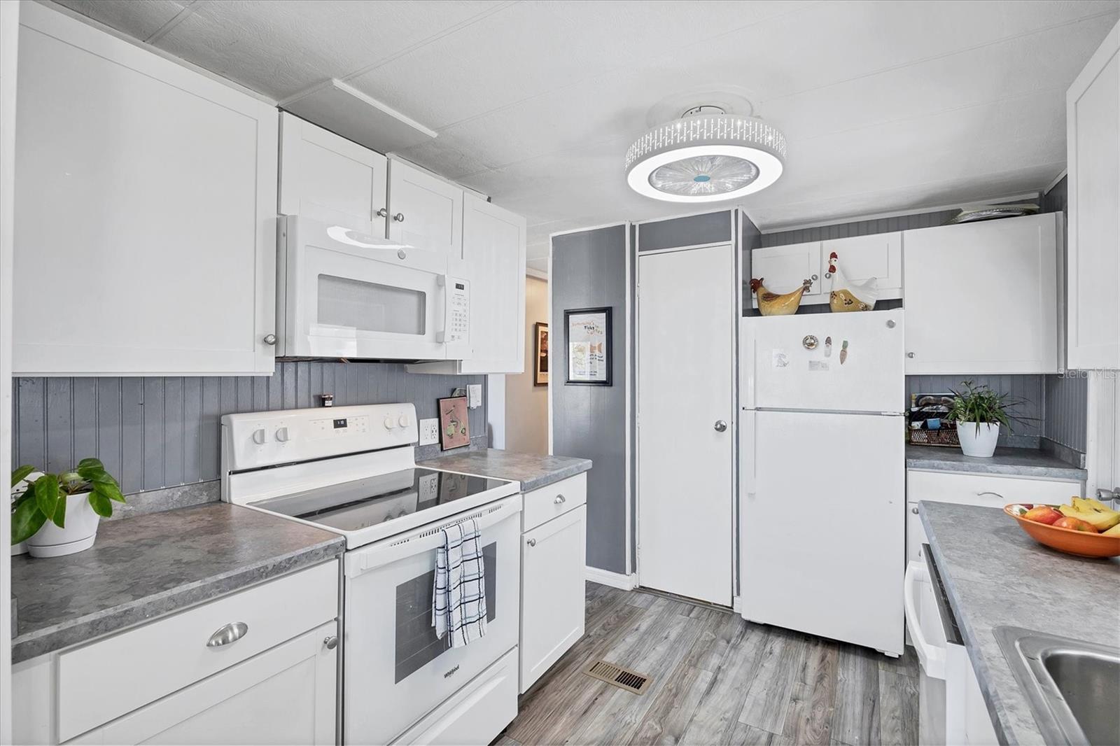 OAKWOOD MANOR - Residential