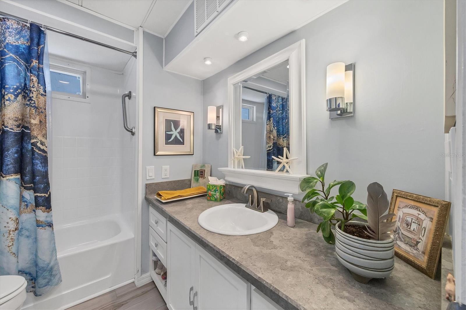 OAKWOOD MANOR - Residential