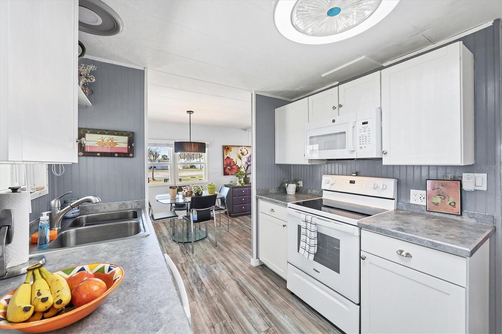 OAKWOOD MANOR - Residential