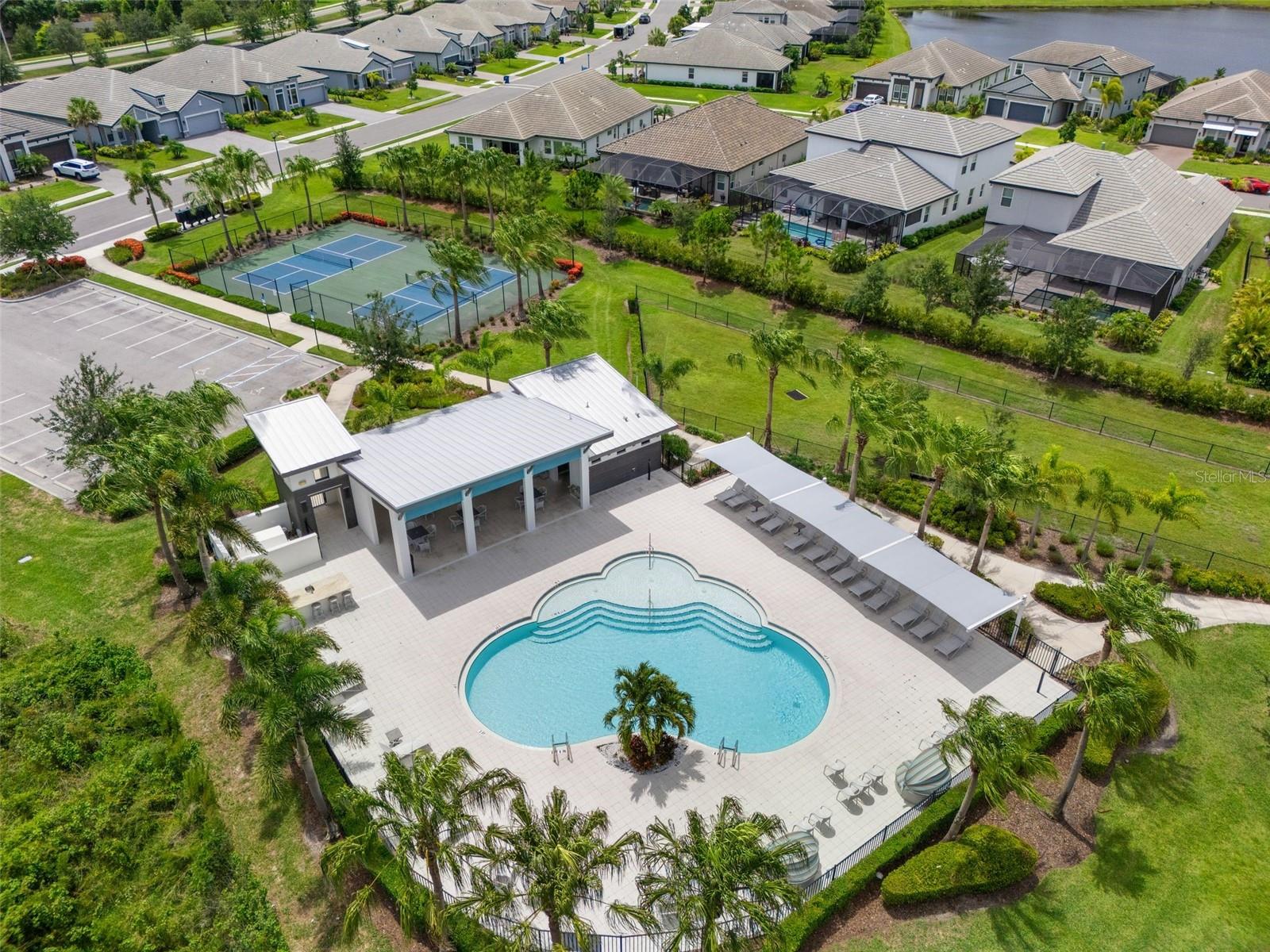 WOODLEAF HAMMOCK IN LAKEWOOD RANCH - Residential