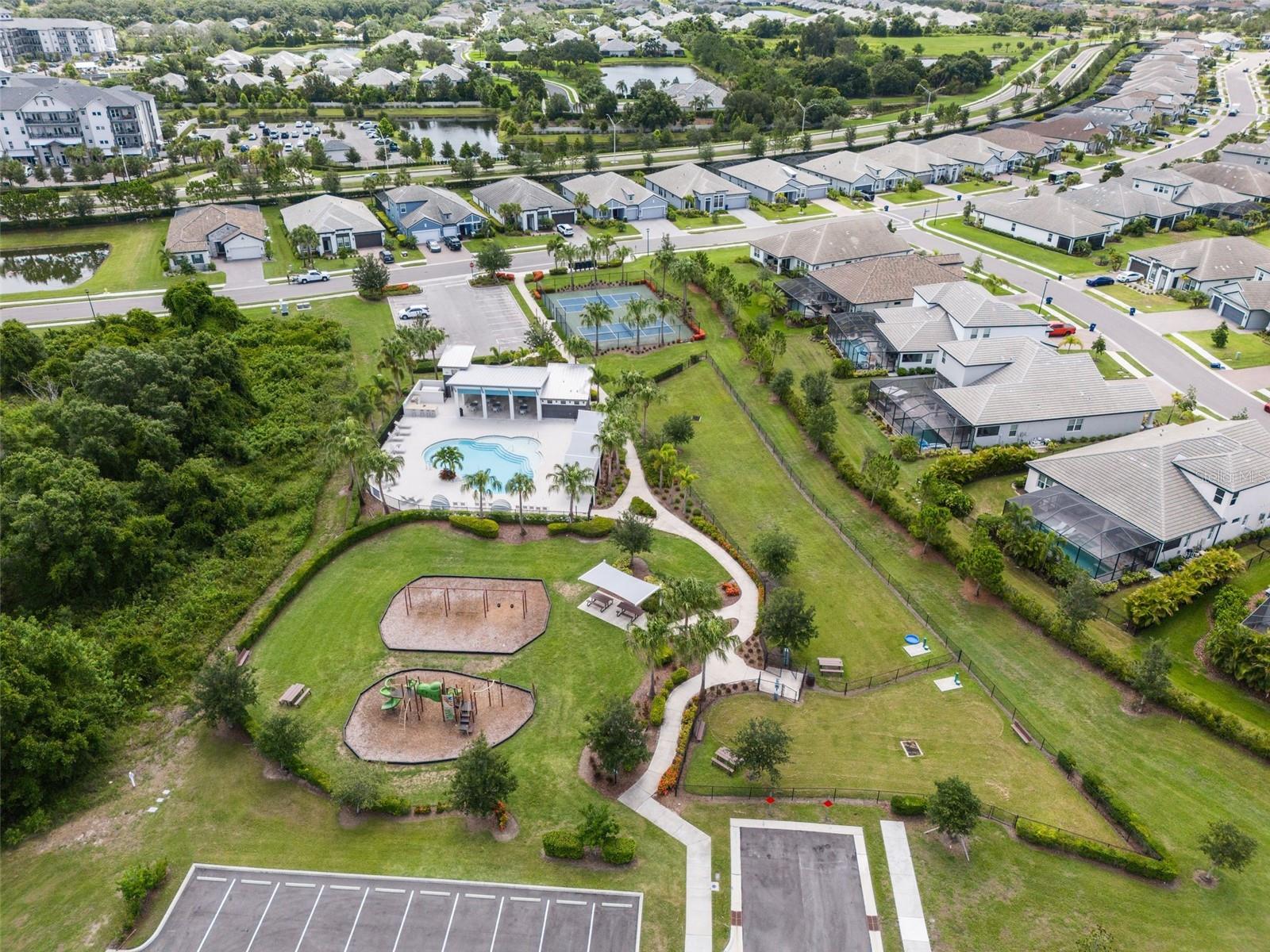 WOODLEAF HAMMOCK IN LAKEWOOD RANCH - Residential