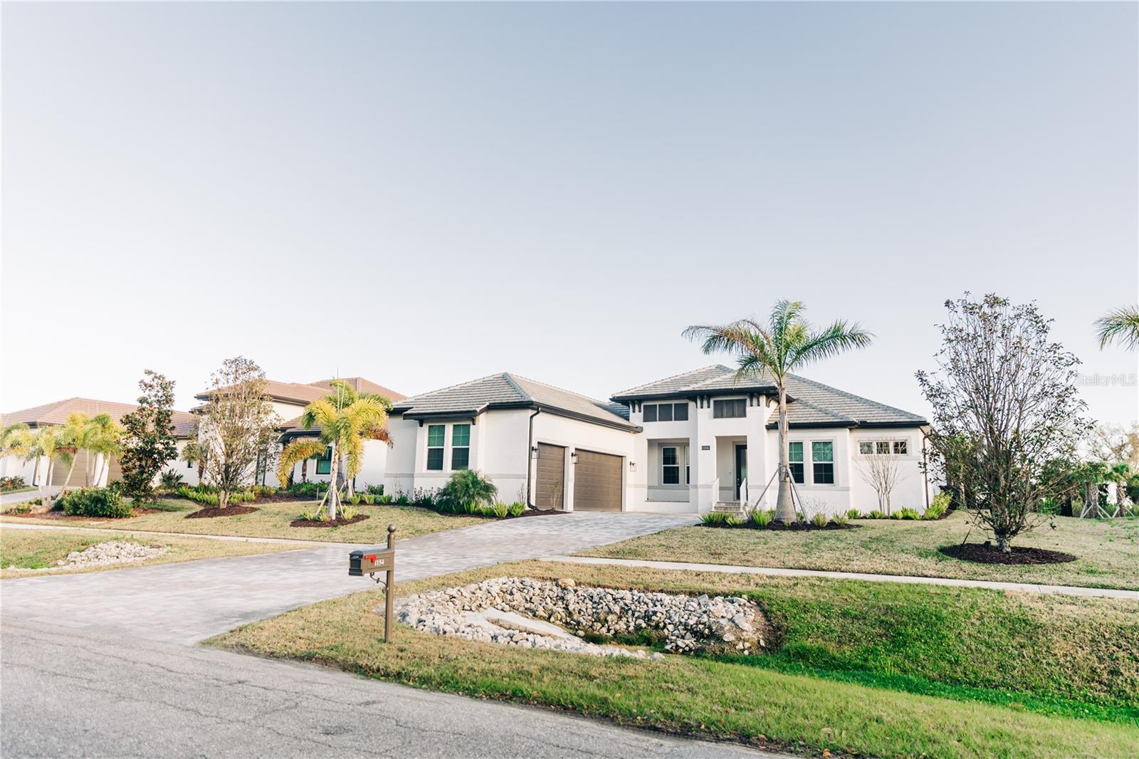 1154 KINGS WAY DRIVE