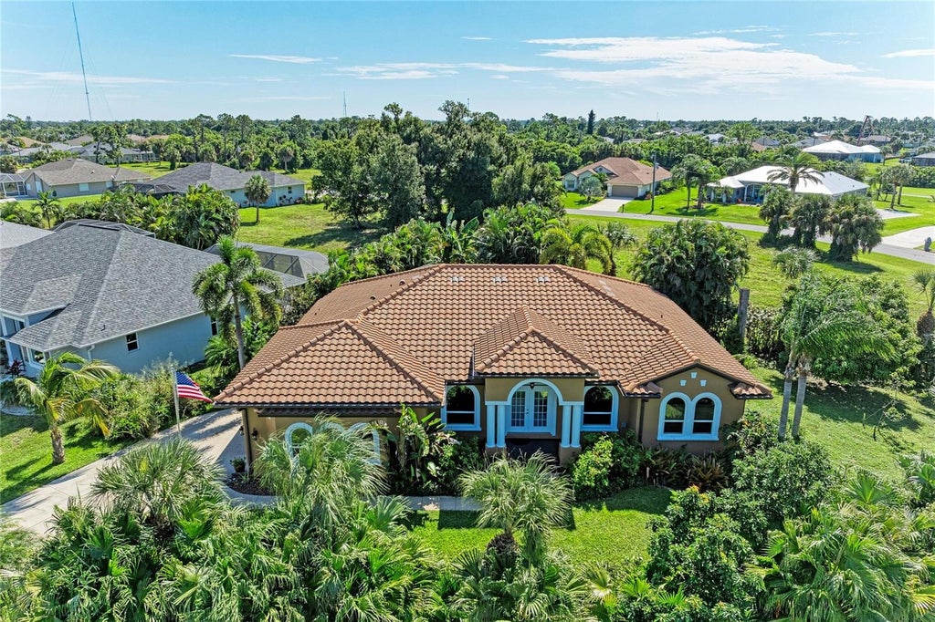 Photo of 28 Par View Road, Rotonda West, FL 33947 (MLS # A4709099)
