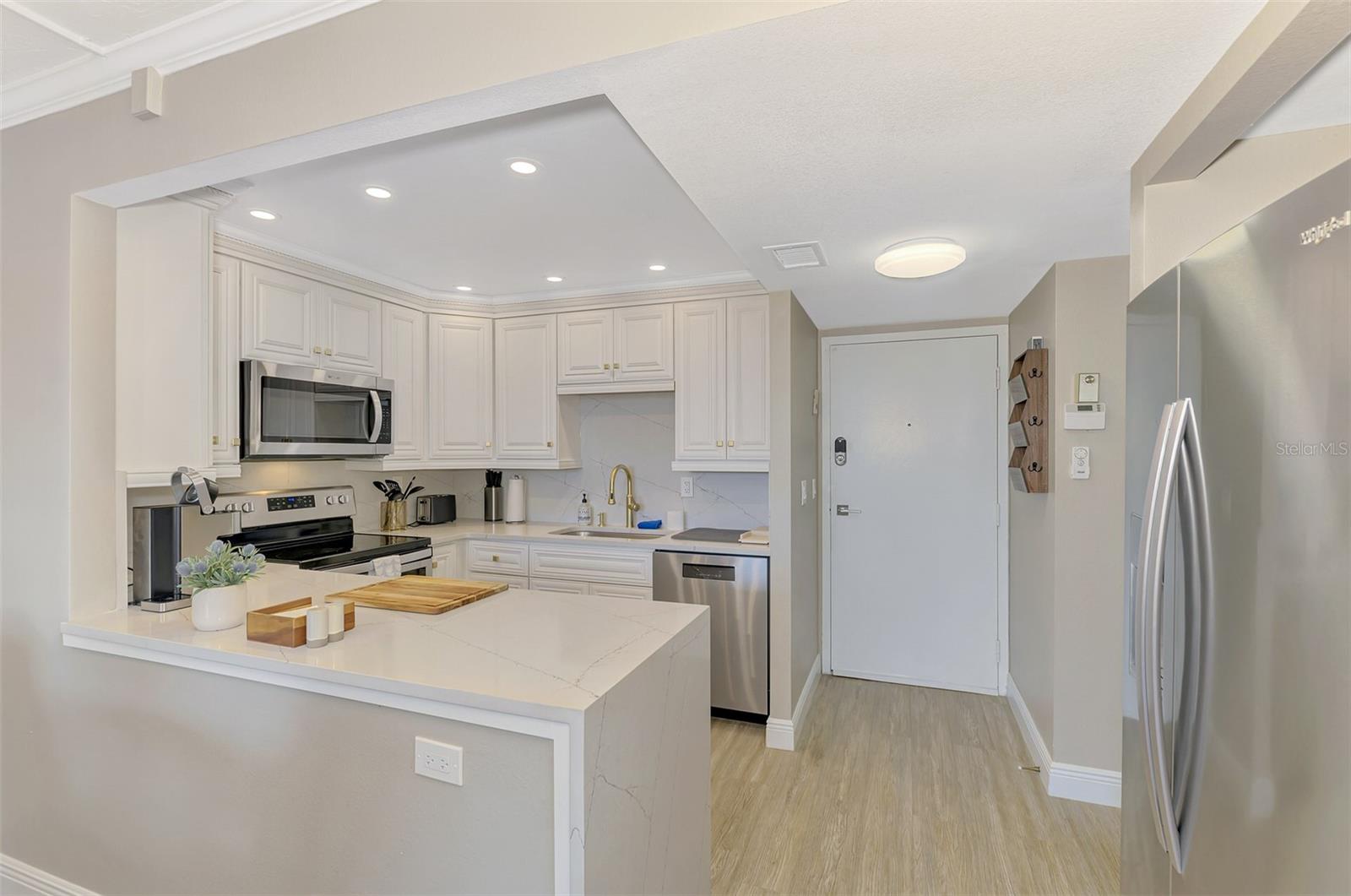 HARBOR TOWERS Y & R - Residential