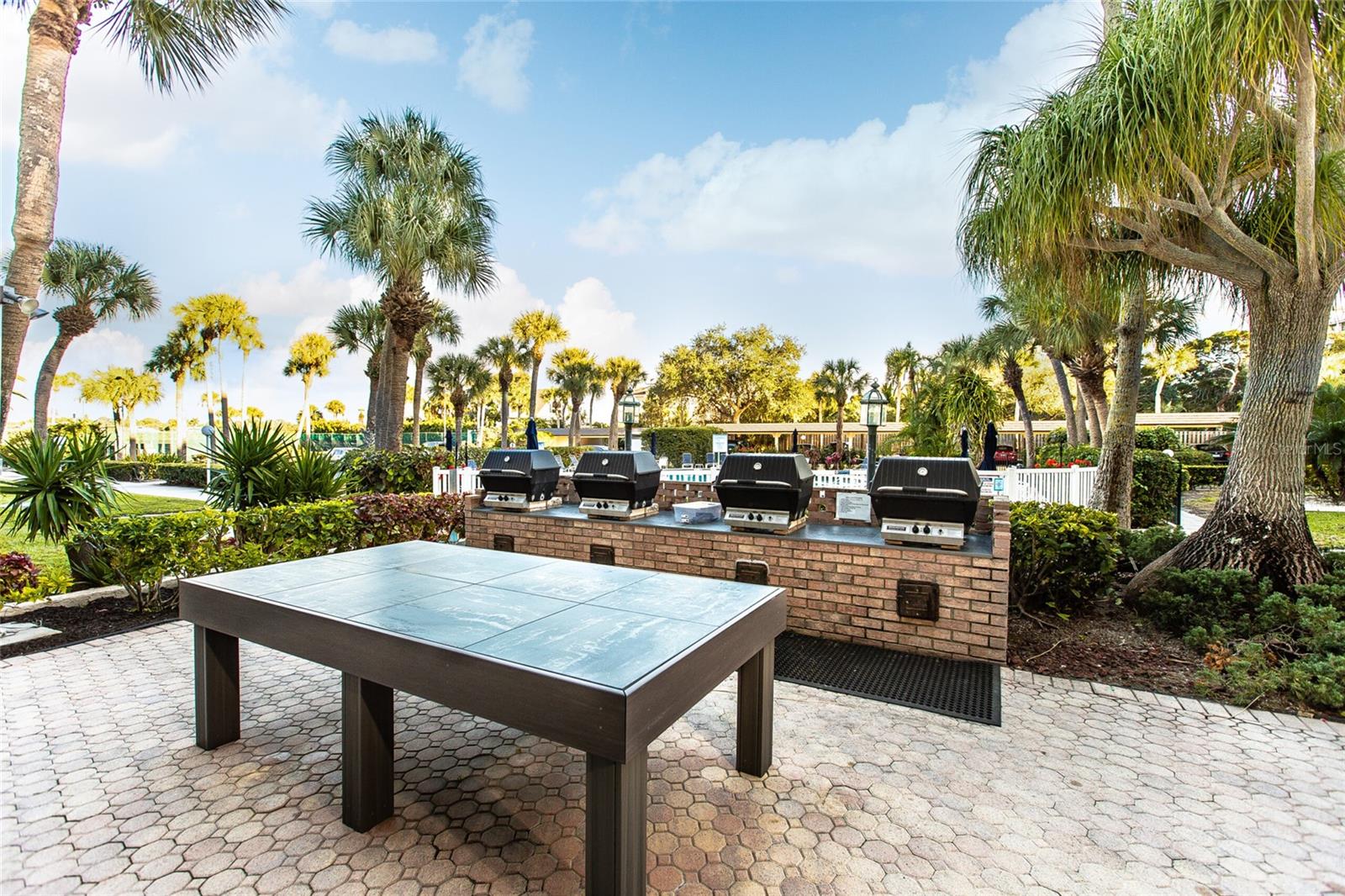 HARBOR TOWERS Y & R - Residential