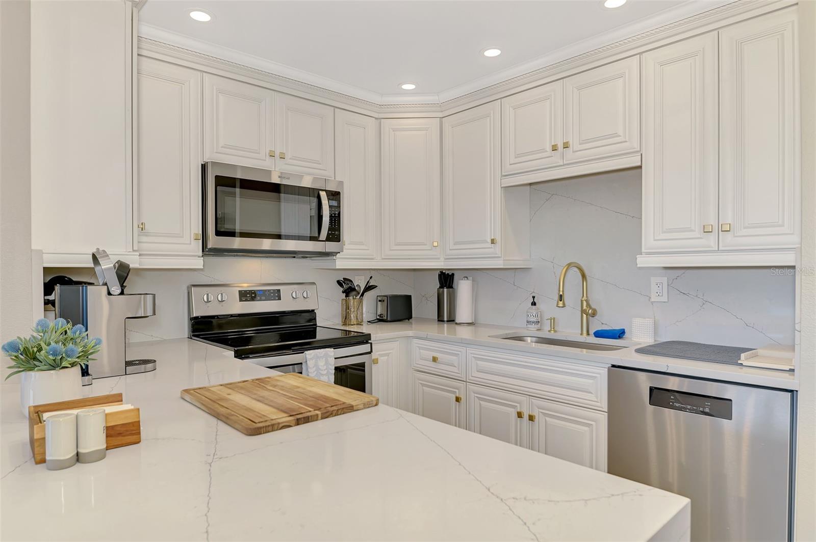 HARBOR TOWERS Y & R - Residential