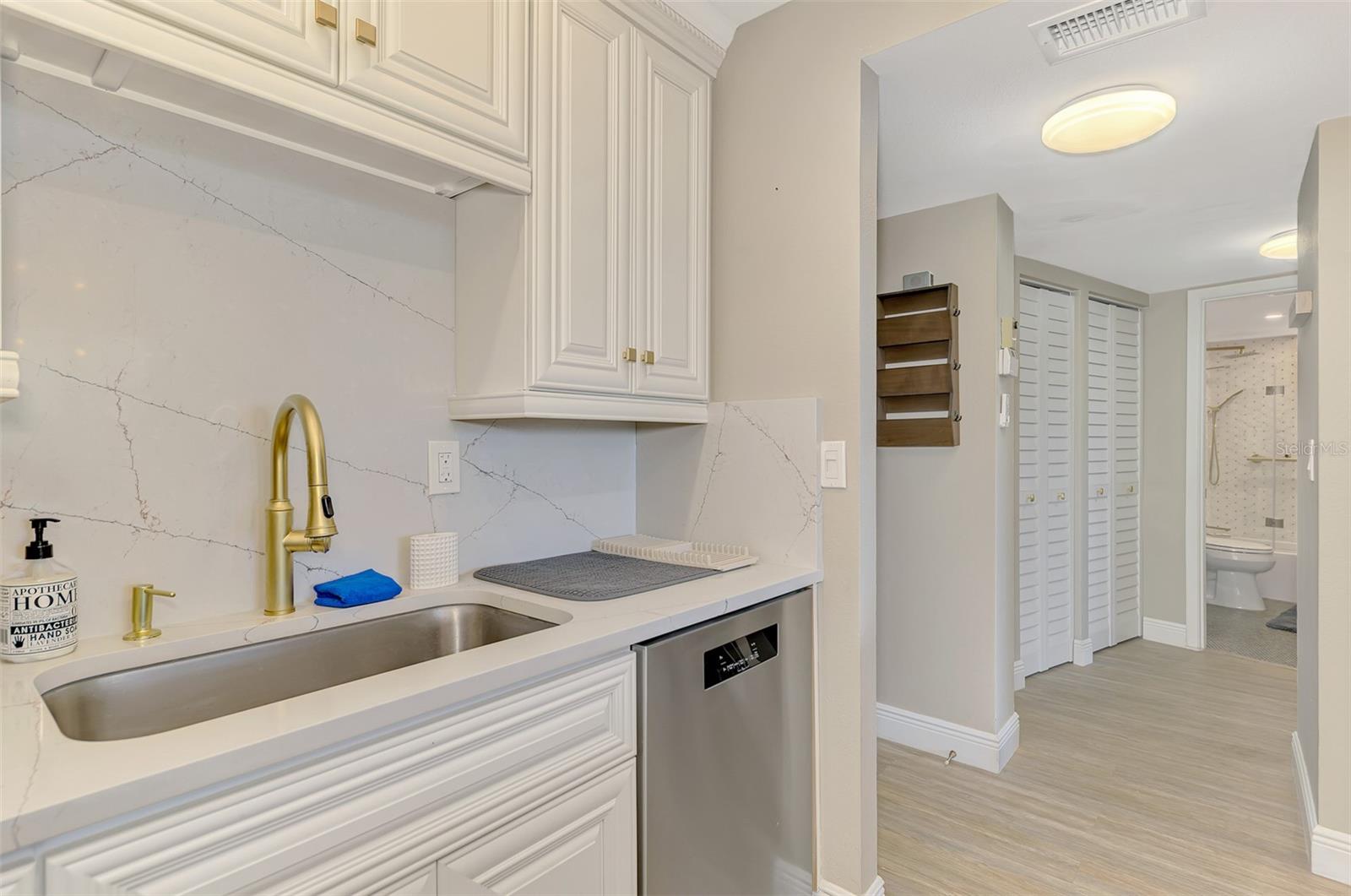 HARBOR TOWERS Y & R - Residential