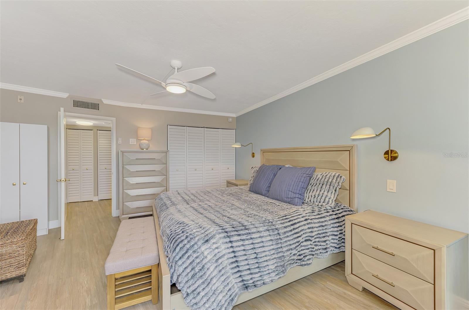 HARBOR TOWERS Y & R - Residential