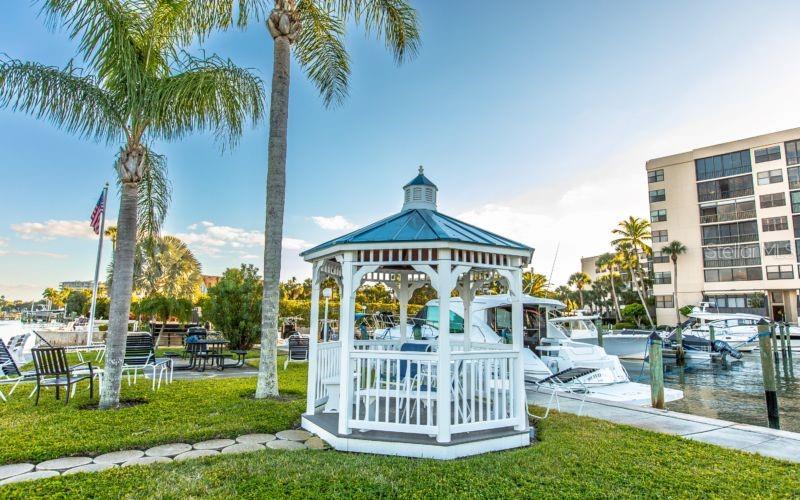 HARBOR TOWERS Y & R - Residential