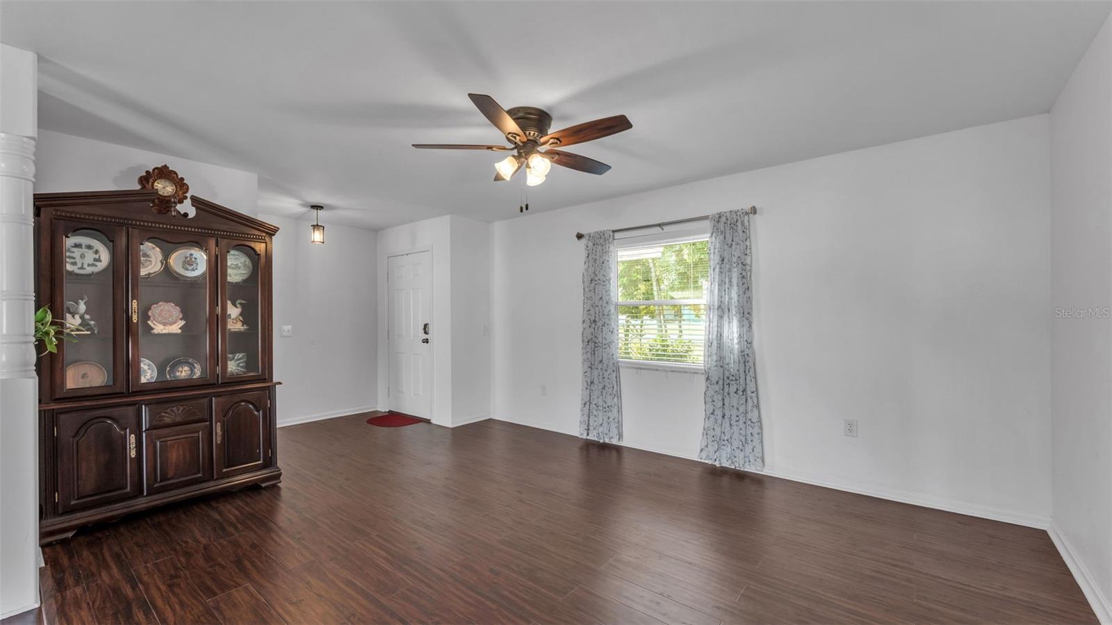 LAWNDALE - Residential