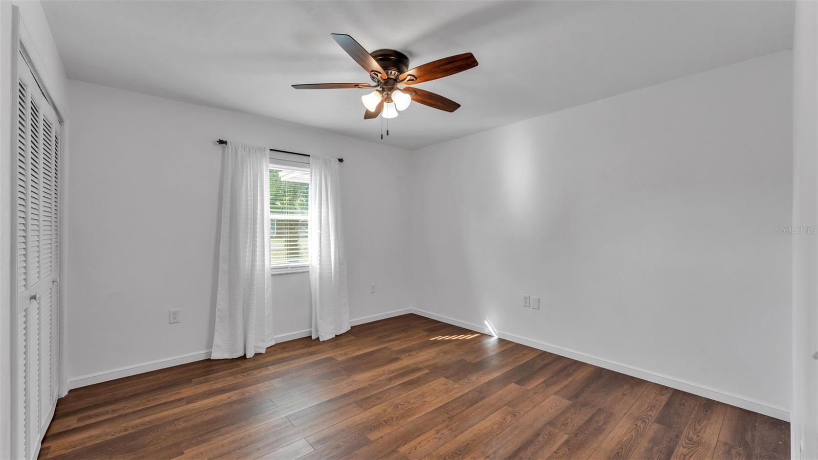 LAWNDALE - Residential