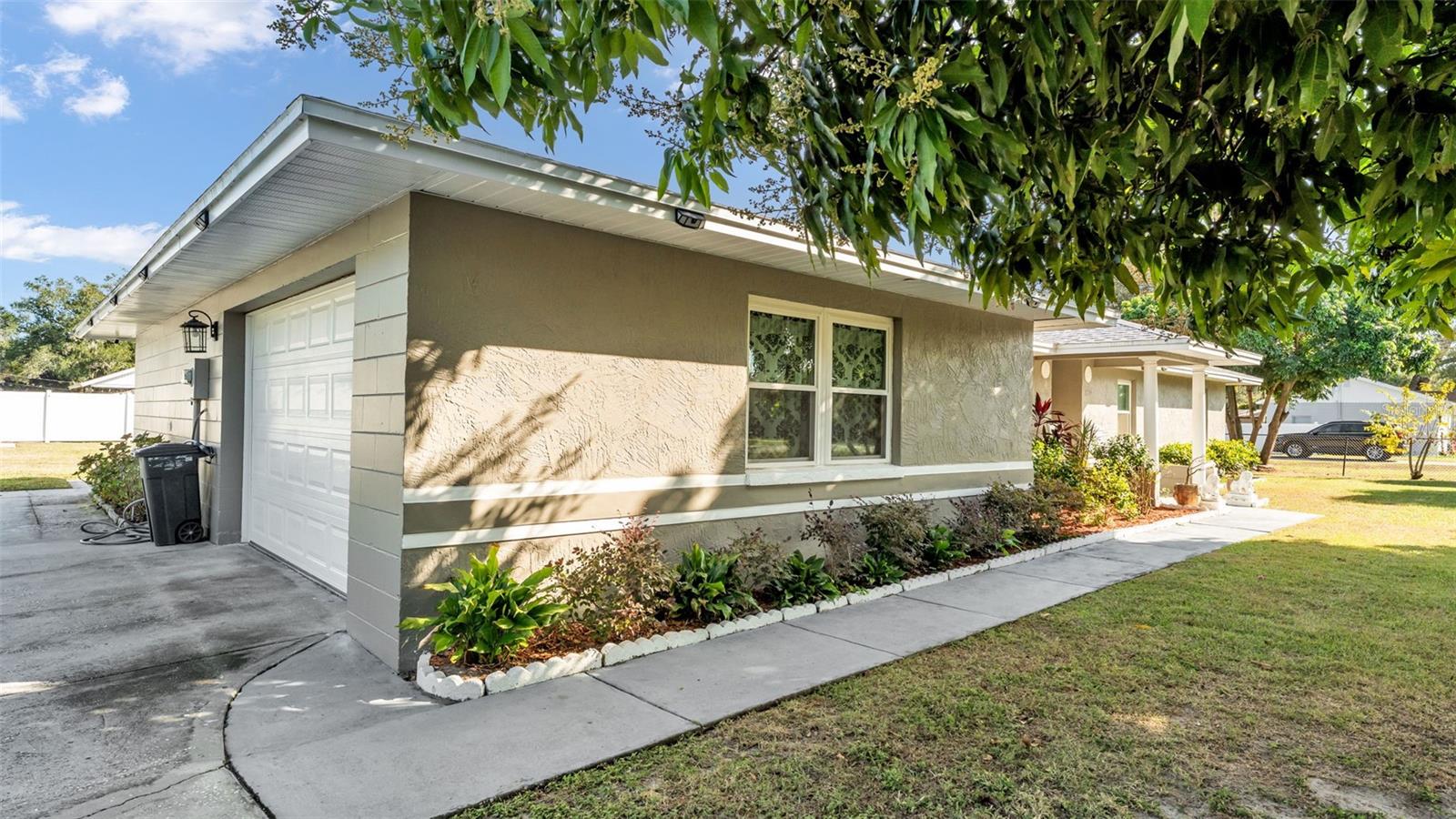 LAWNDALE - Residential