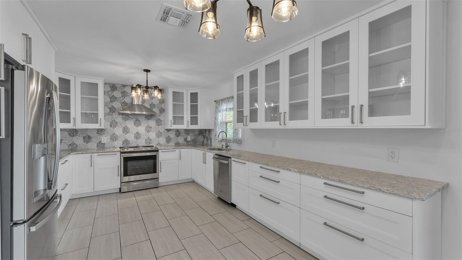 LAWNDALE - Residential