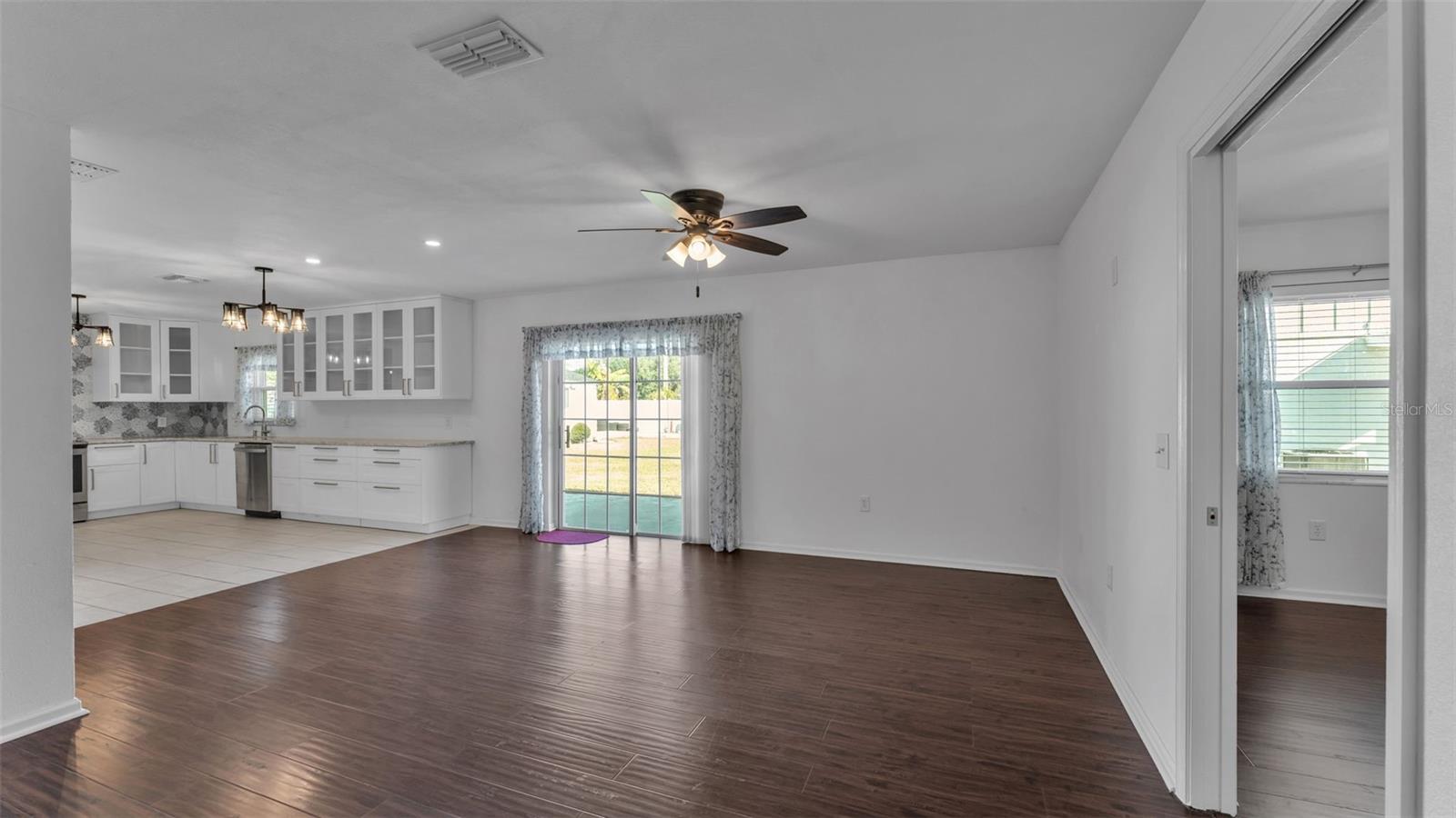 LAWNDALE - Residential