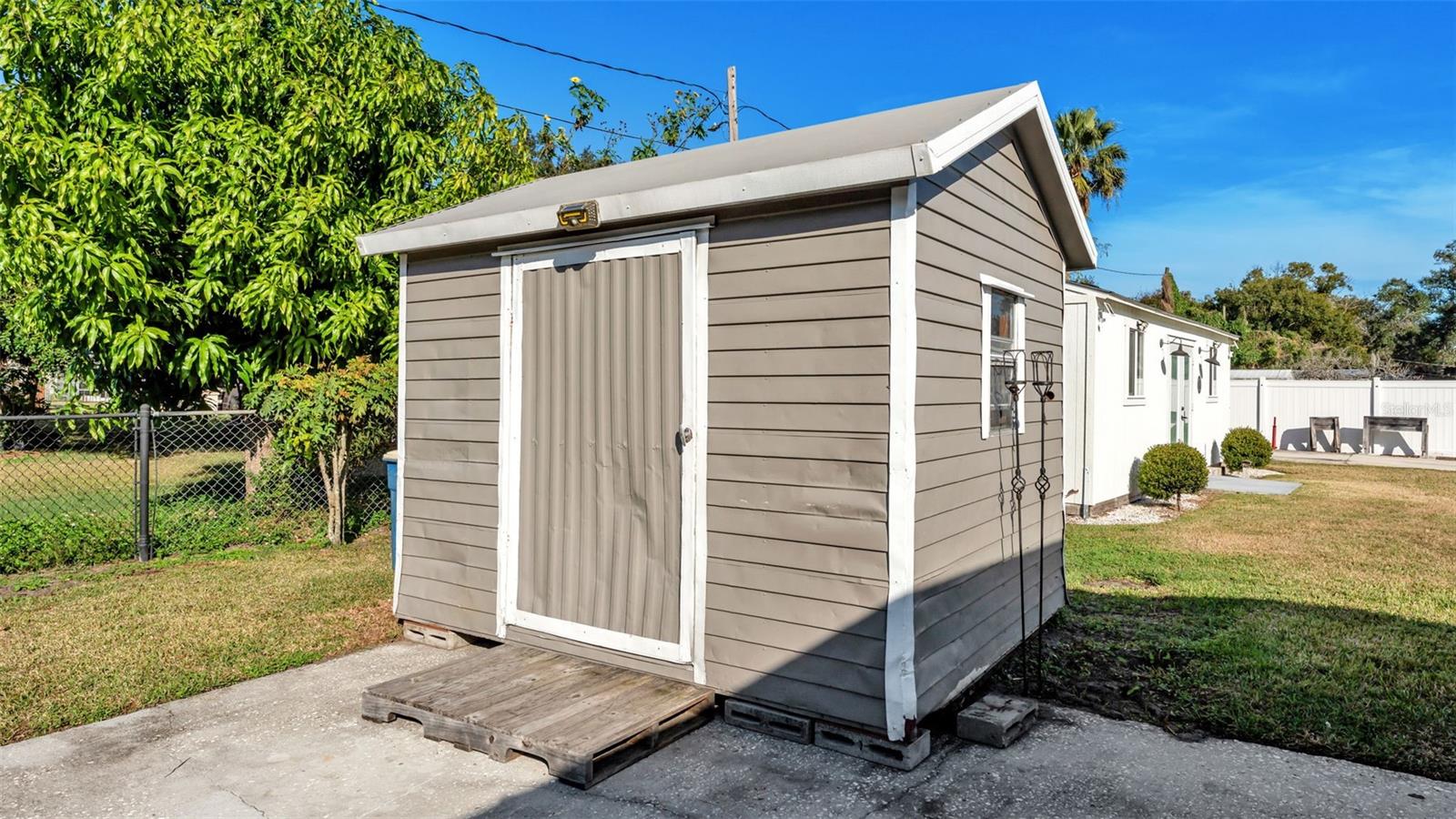 LAWNDALE - Residential