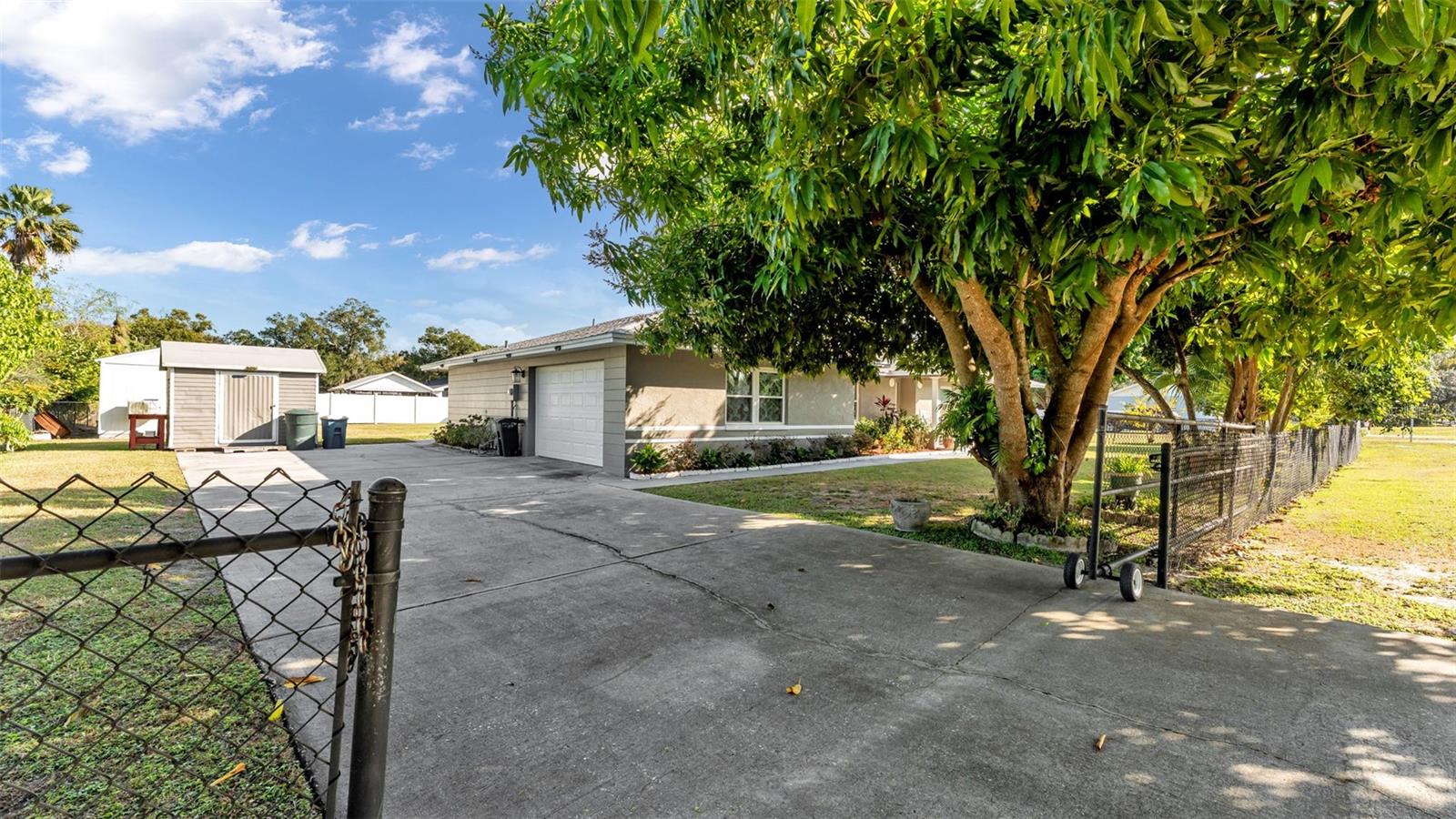 LAWNDALE - Residential