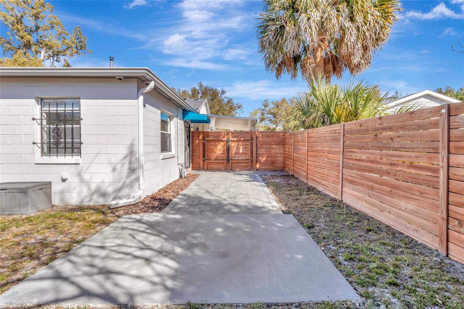 CARVER TOWN - Residential