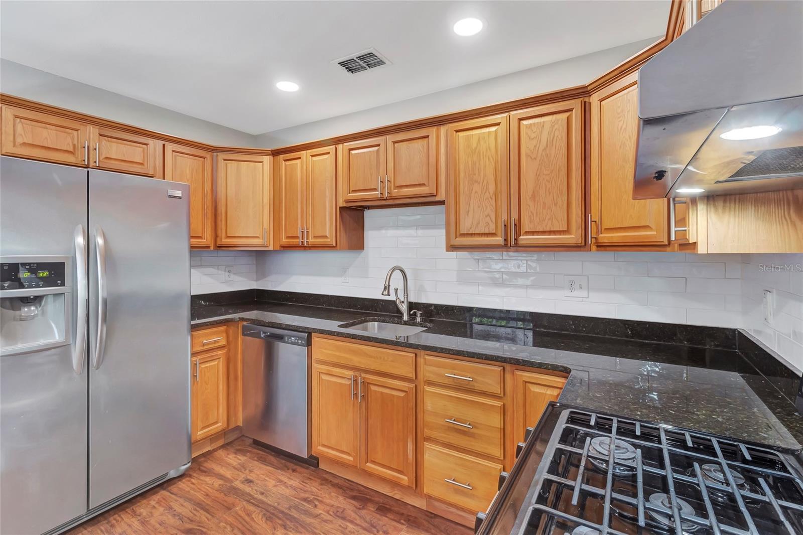 CARVER TOWN - Residential