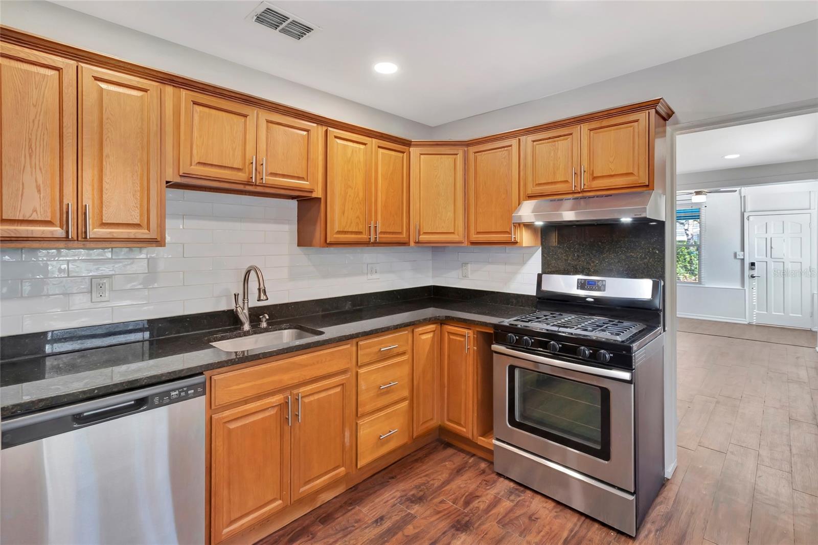 CARVER TOWN - Residential