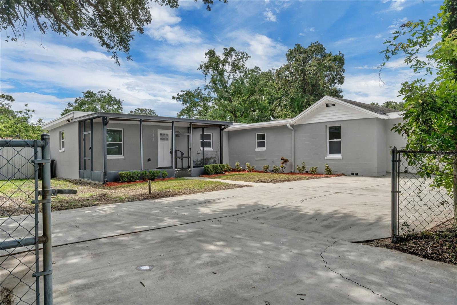 325 N PINE HILLS ROAD