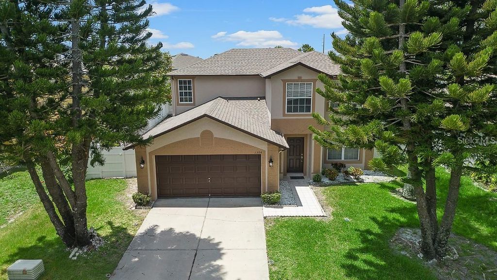 Photo of 3304 Amberley Park Circle, Kissimmee, FL 34743 (MLS # S5147026)