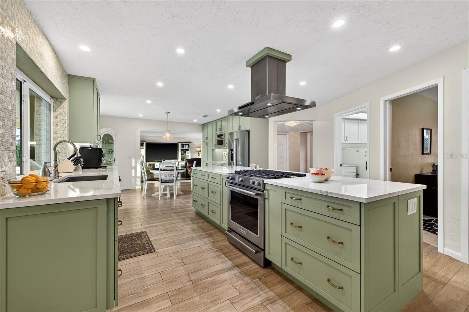 VENETIAN ISLES - Residential