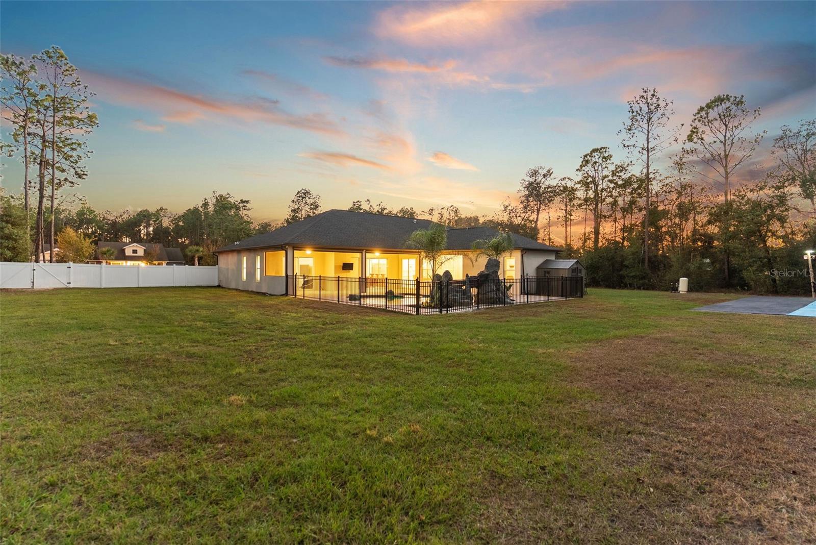 ROYAL PALM ESTATES REPLAT LOTS 18 & 19 - Residential