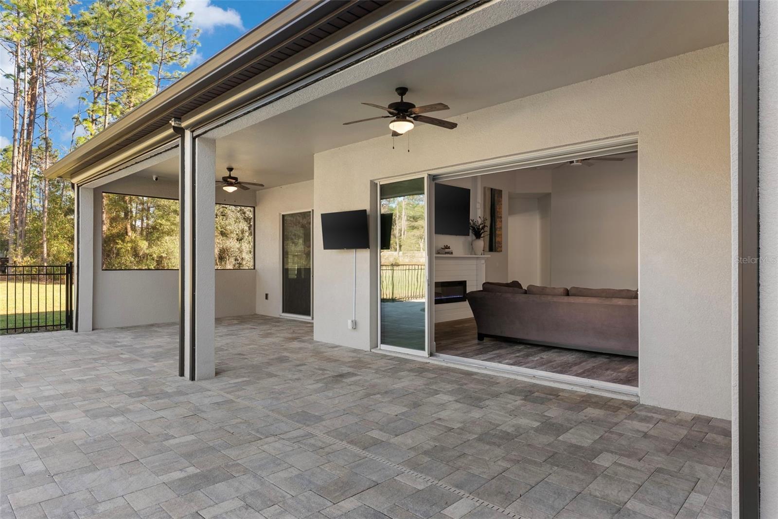 ROYAL PALM ESTATES REPLAT LOTS 18 & 19 - Residential