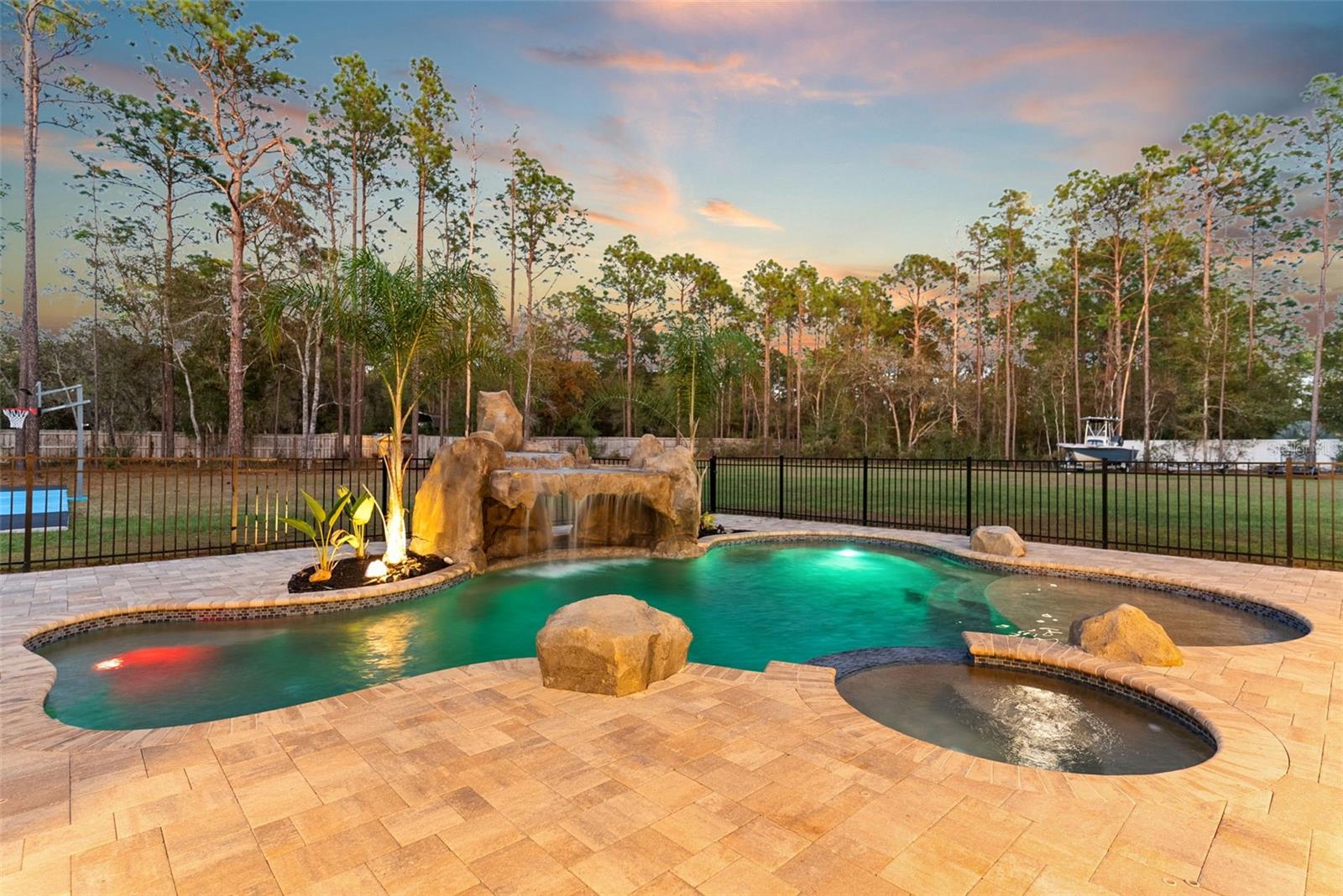 ROYAL PALM ESTATES REPLAT LOTS 18 & 19 - Residential