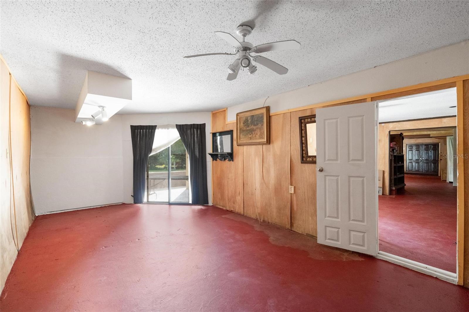 WEYBRIDGE WOODS - Residential