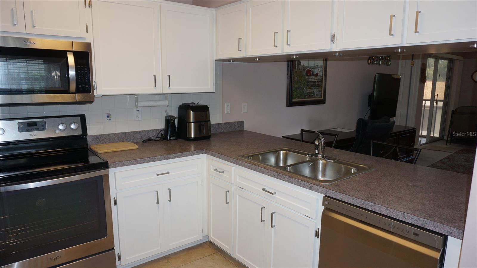 HILLSIDE CONDO - Residential