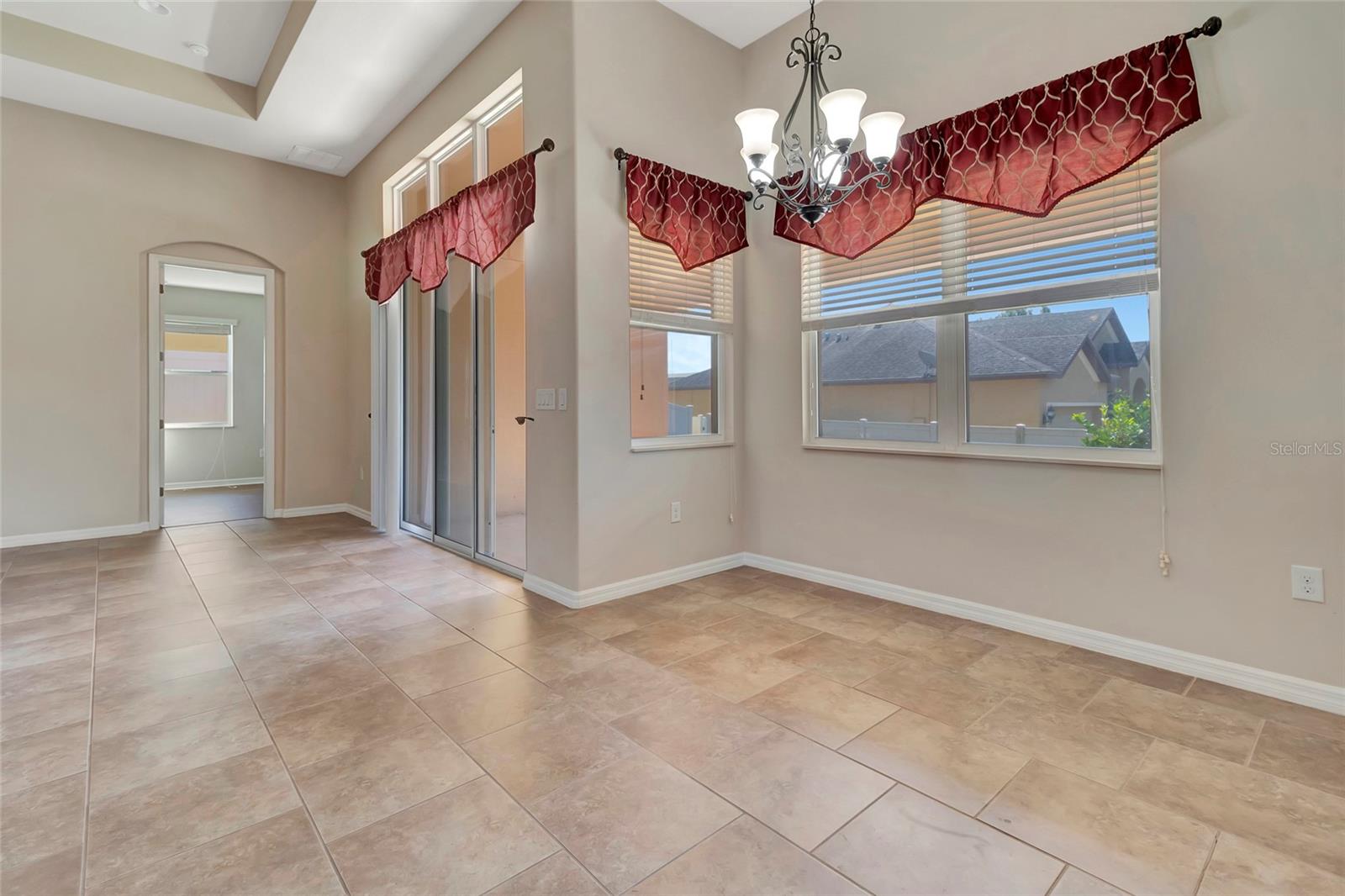 PILLARS RDG - Residential