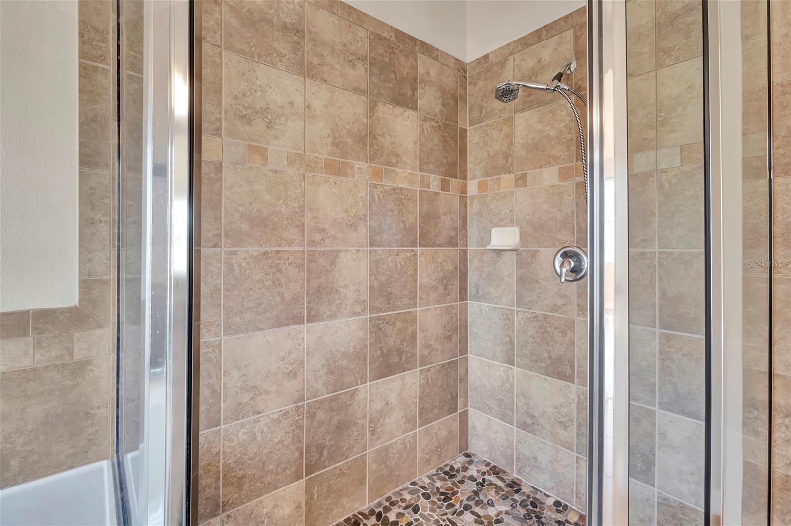 PILLARS RDG - Residential