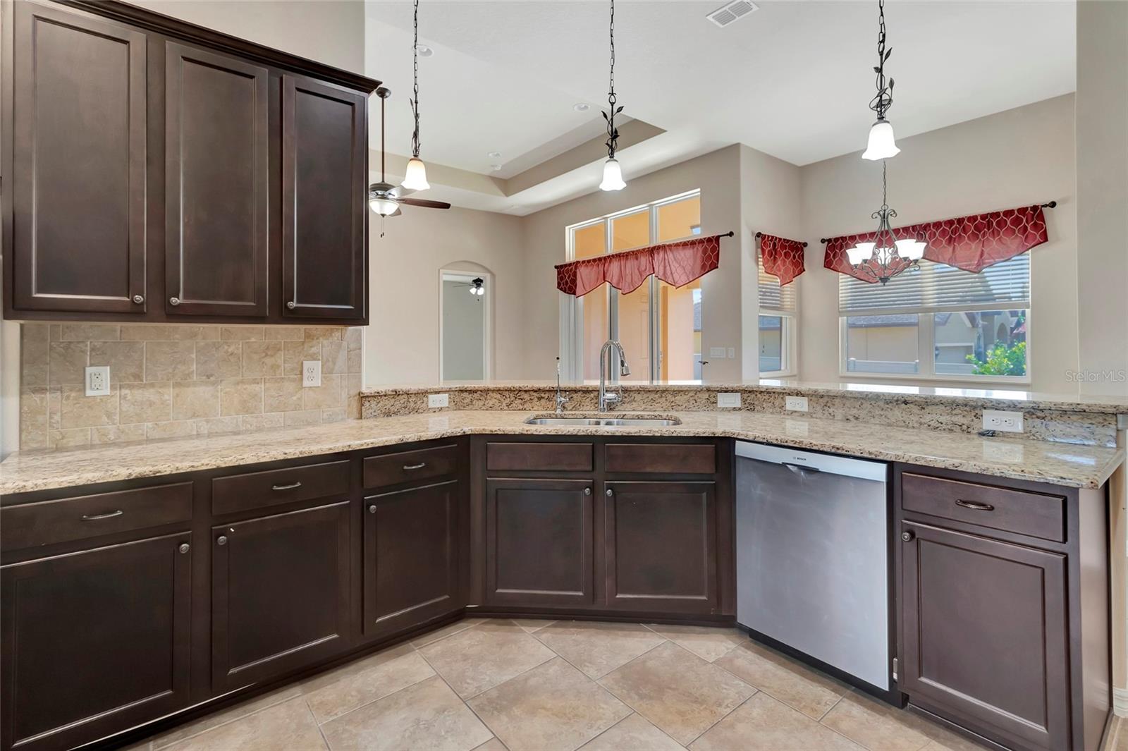 PILLARS RDG - Residential