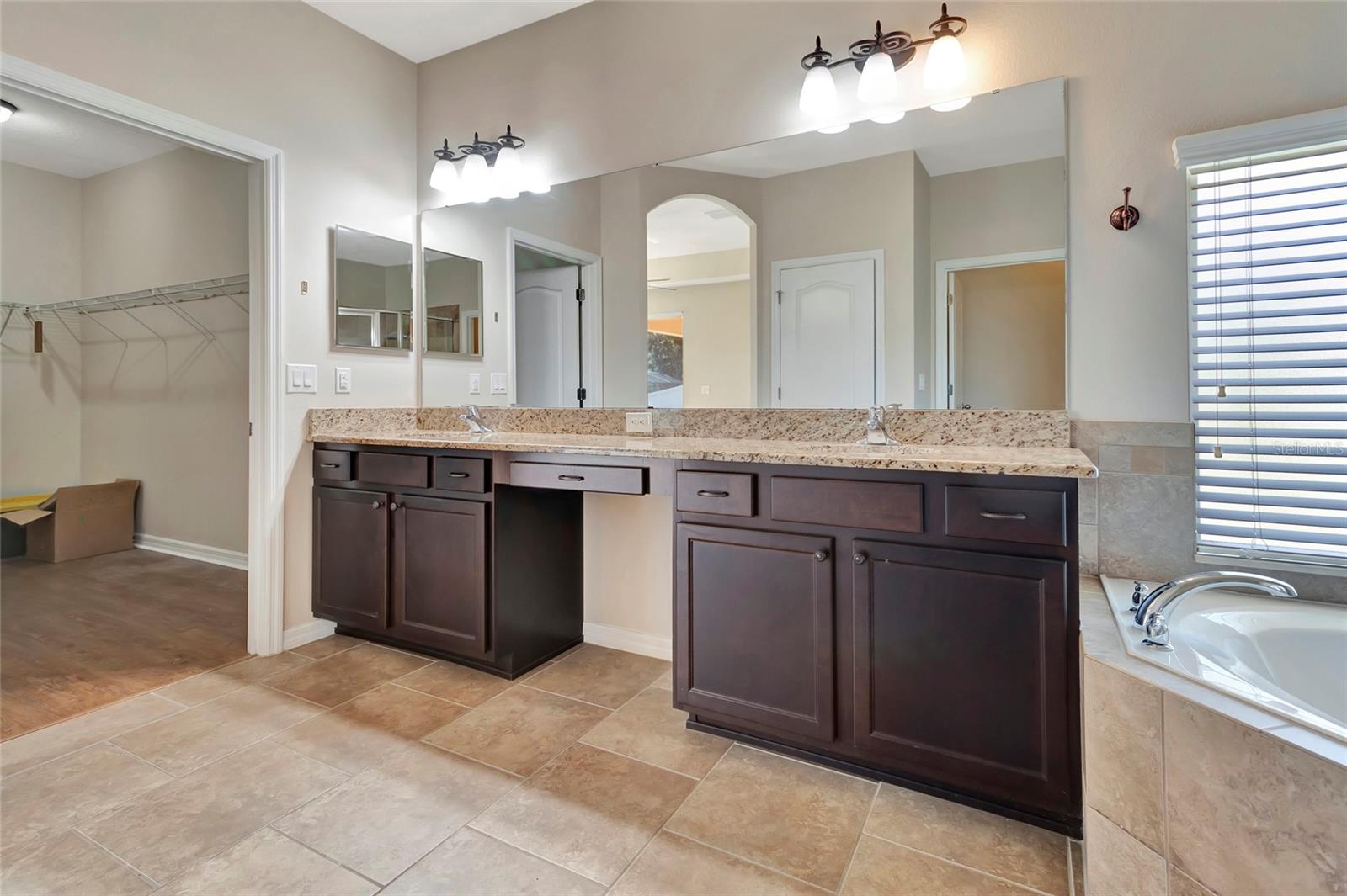 PILLARS RDG - Residential