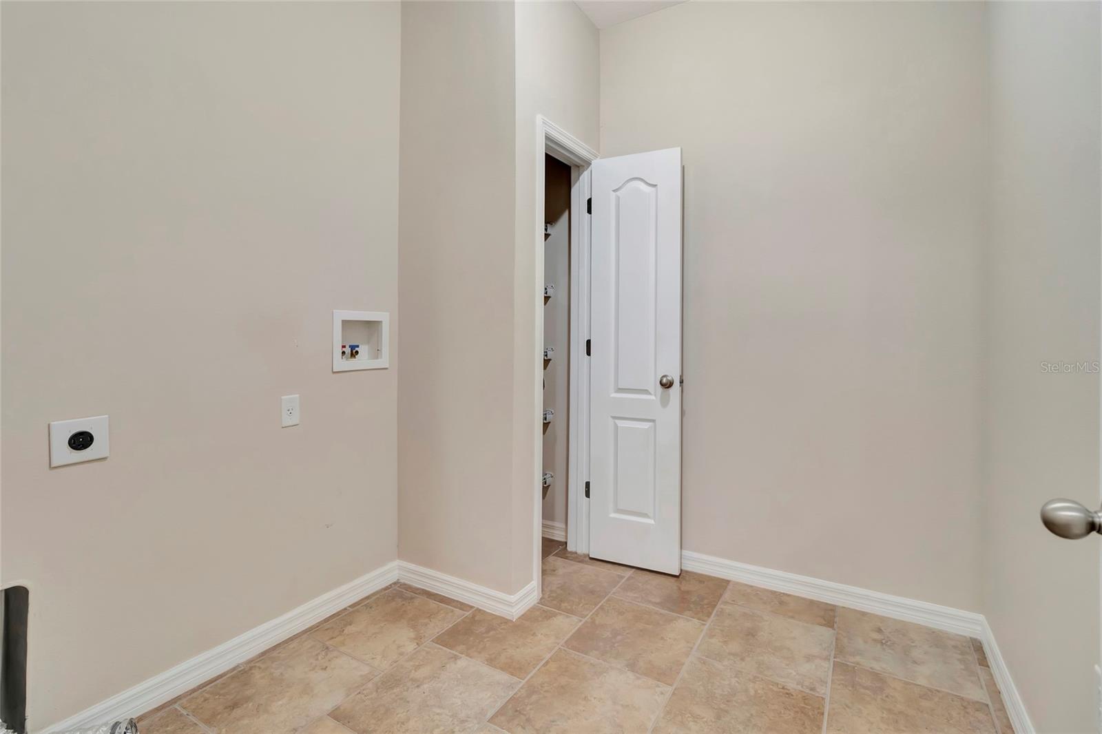 PILLARS RDG - Residential